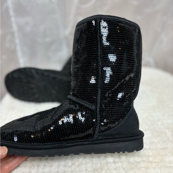 UGG Black Sequence Classic II, Women’s 6 - Picture 10 of 12